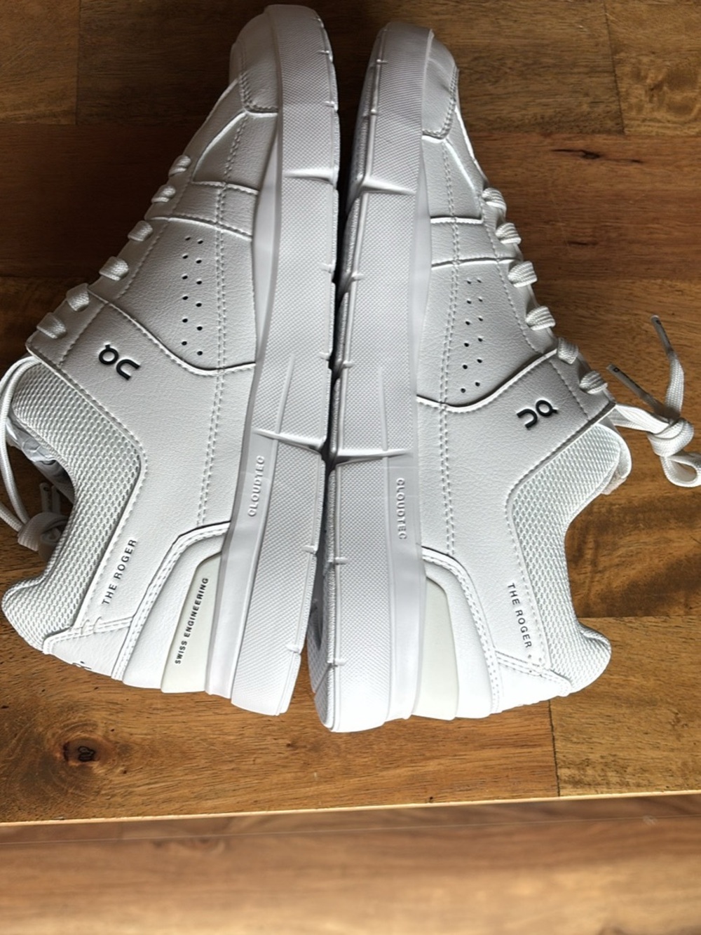 On Cloud The Roger clubhouse 2 All-White Sneakers